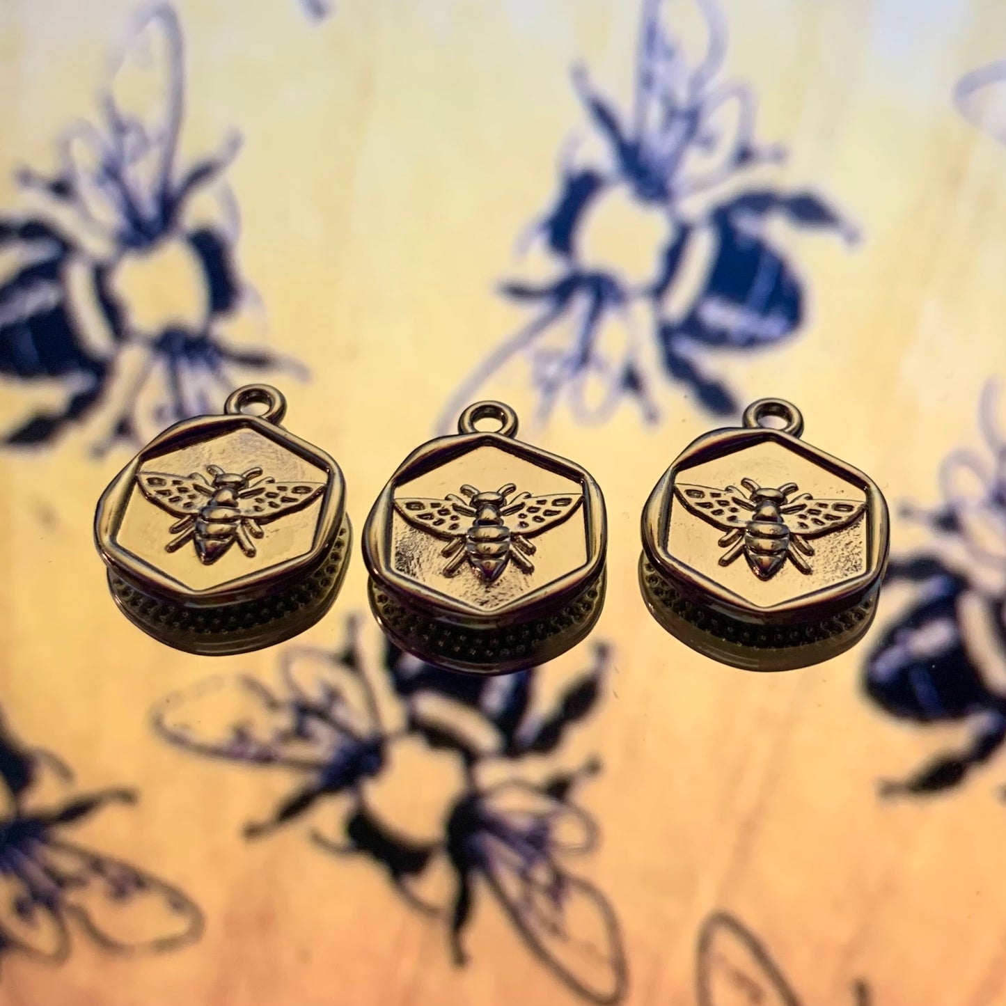 BEE PENDANT EARRINGS