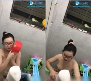 Quay lén em gái xinh ngọt nước tắm cực múp