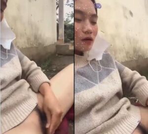 Em học sinh lồn lúc nào cũng nứng thủ dâm giữa sân